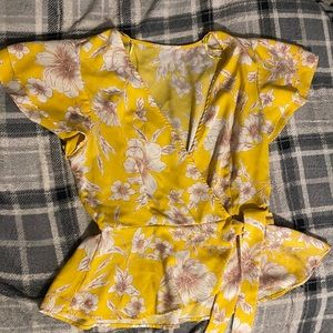 Yellow pink flower print blouse. 🩷💛